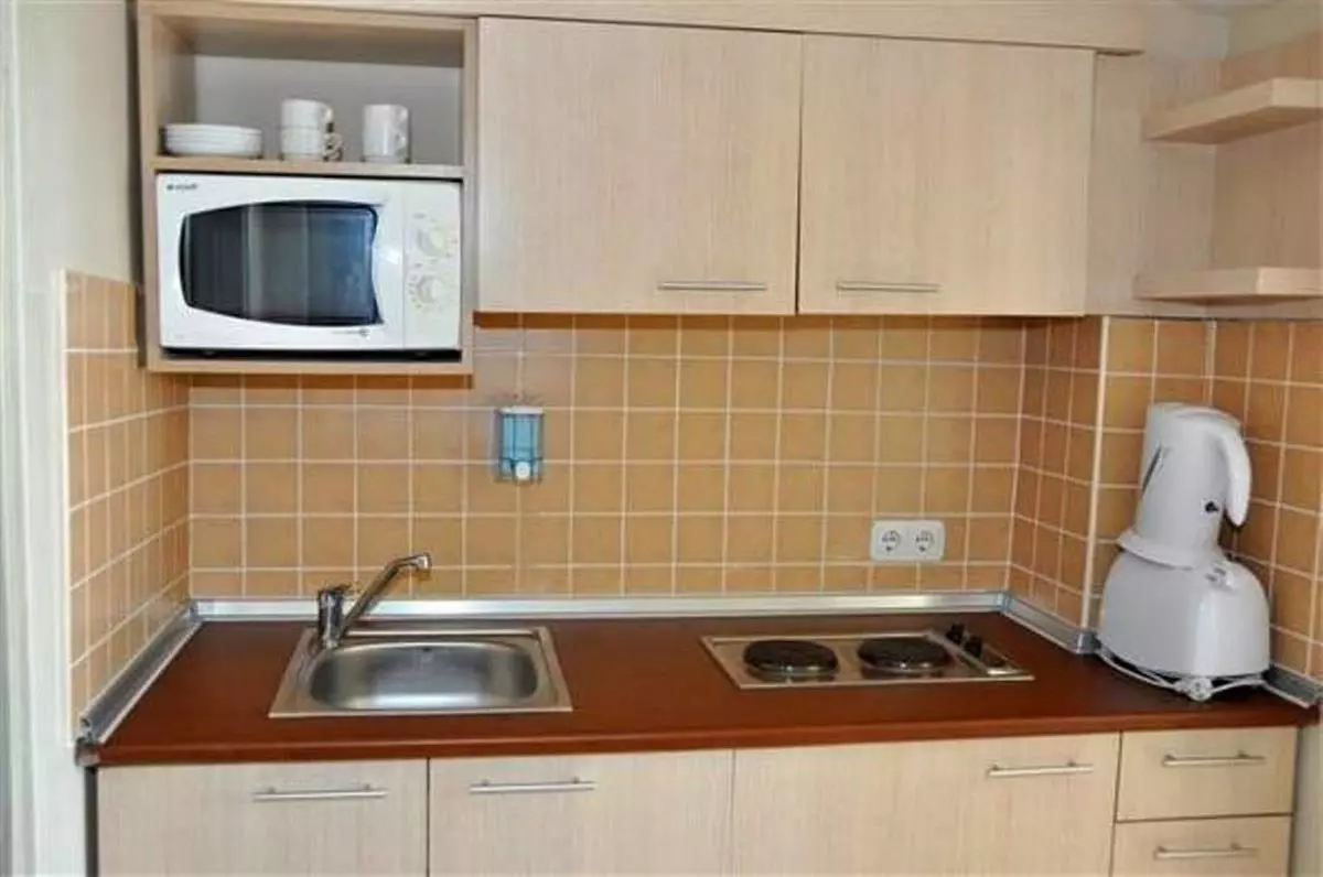 JOKER Side Hill Suite kitchen (Copy).jpg